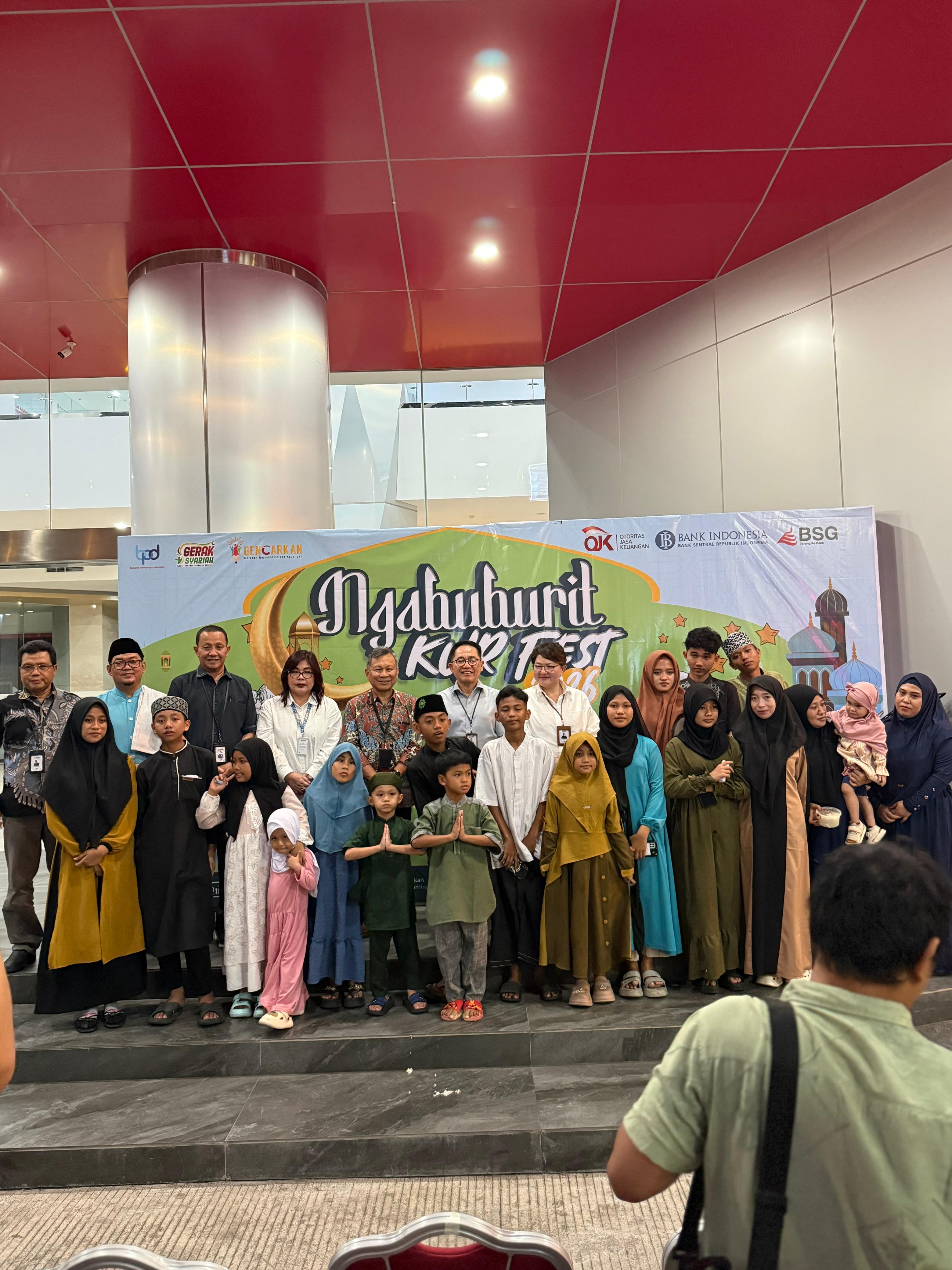 Dirut BSG Revino Pepah bersama jajaran komisaris dan direksi lainnya di sela pembukaan  KUR Fest 2026, Selasa (3/3).