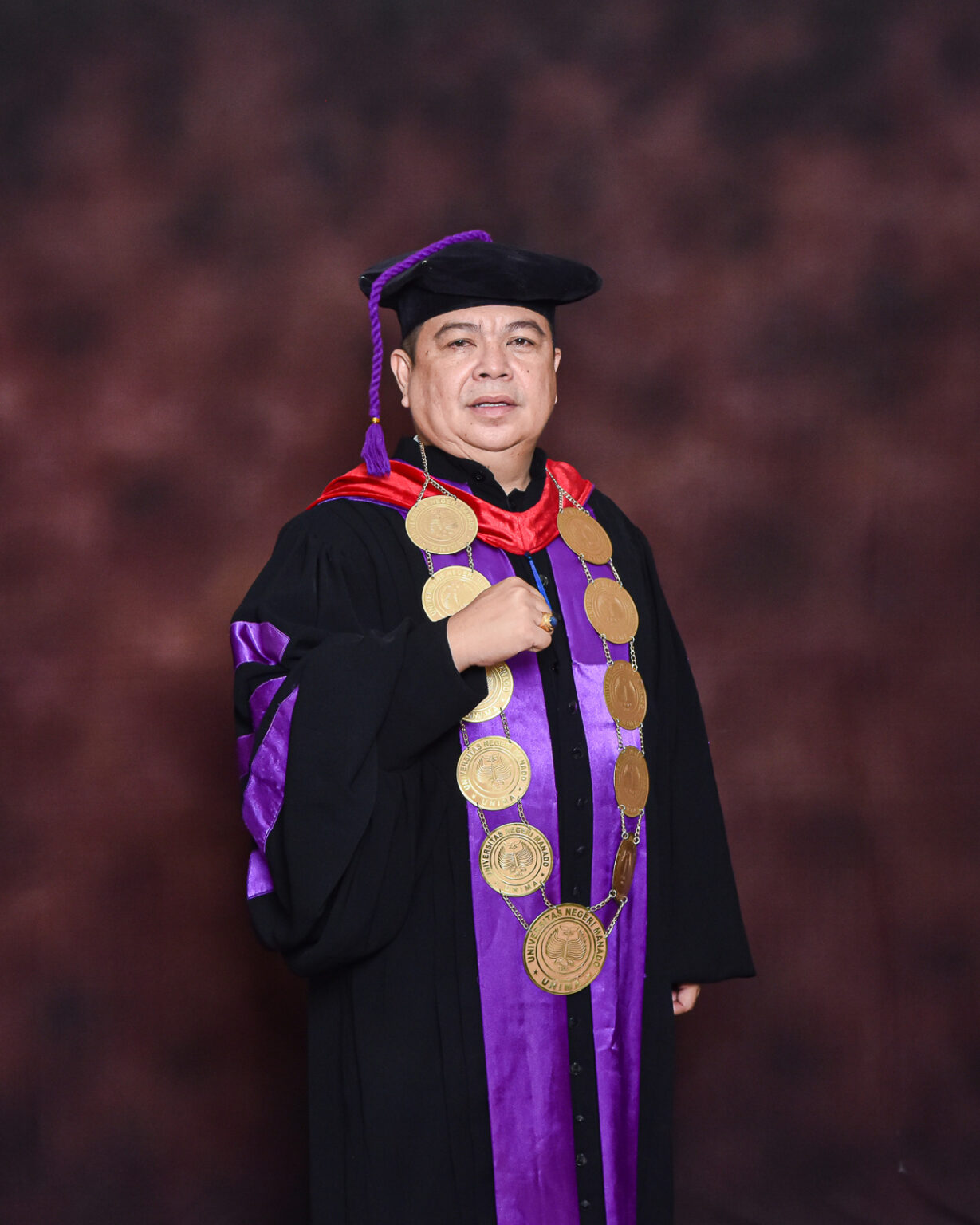 Prof Dr Donal Ratu MHum