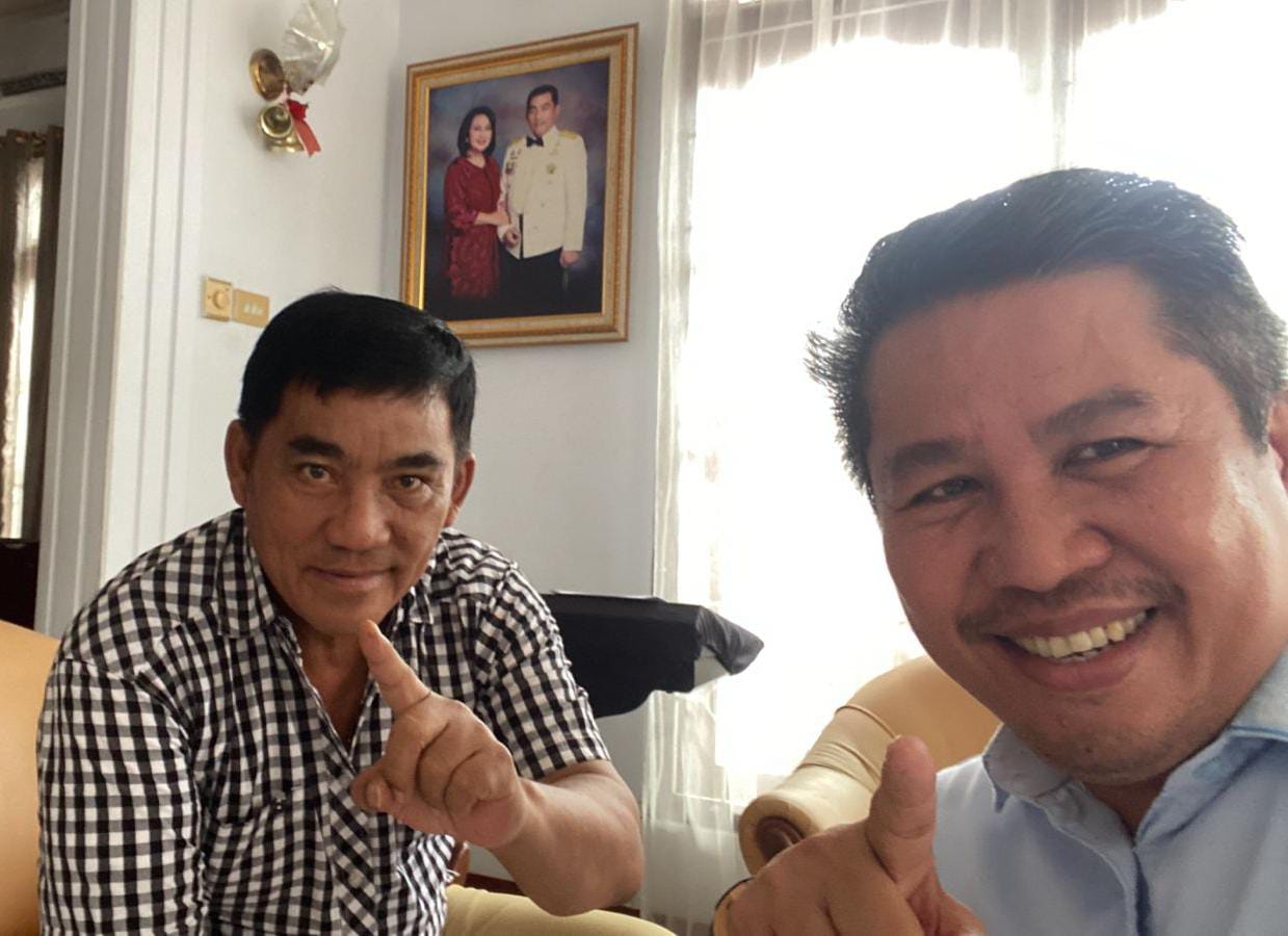 Ketua Fraksi Gerindra DPRD Manado bersama Gubernur Sulut Yulius Selvanus (kiri).