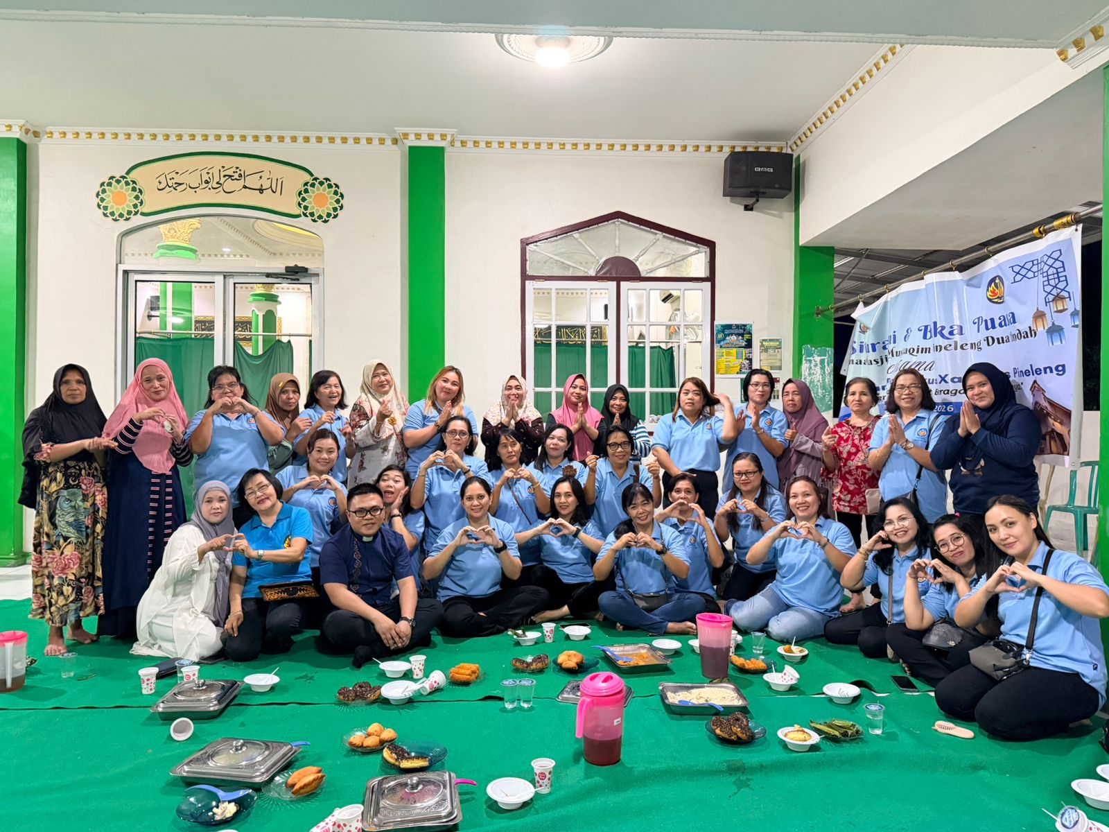 Kebersamaan WKRI Cabang St Fransiskus Xaverius Pineleng bersama Jamaah Masjid Al Mustaqim Pineleng Dua Indah