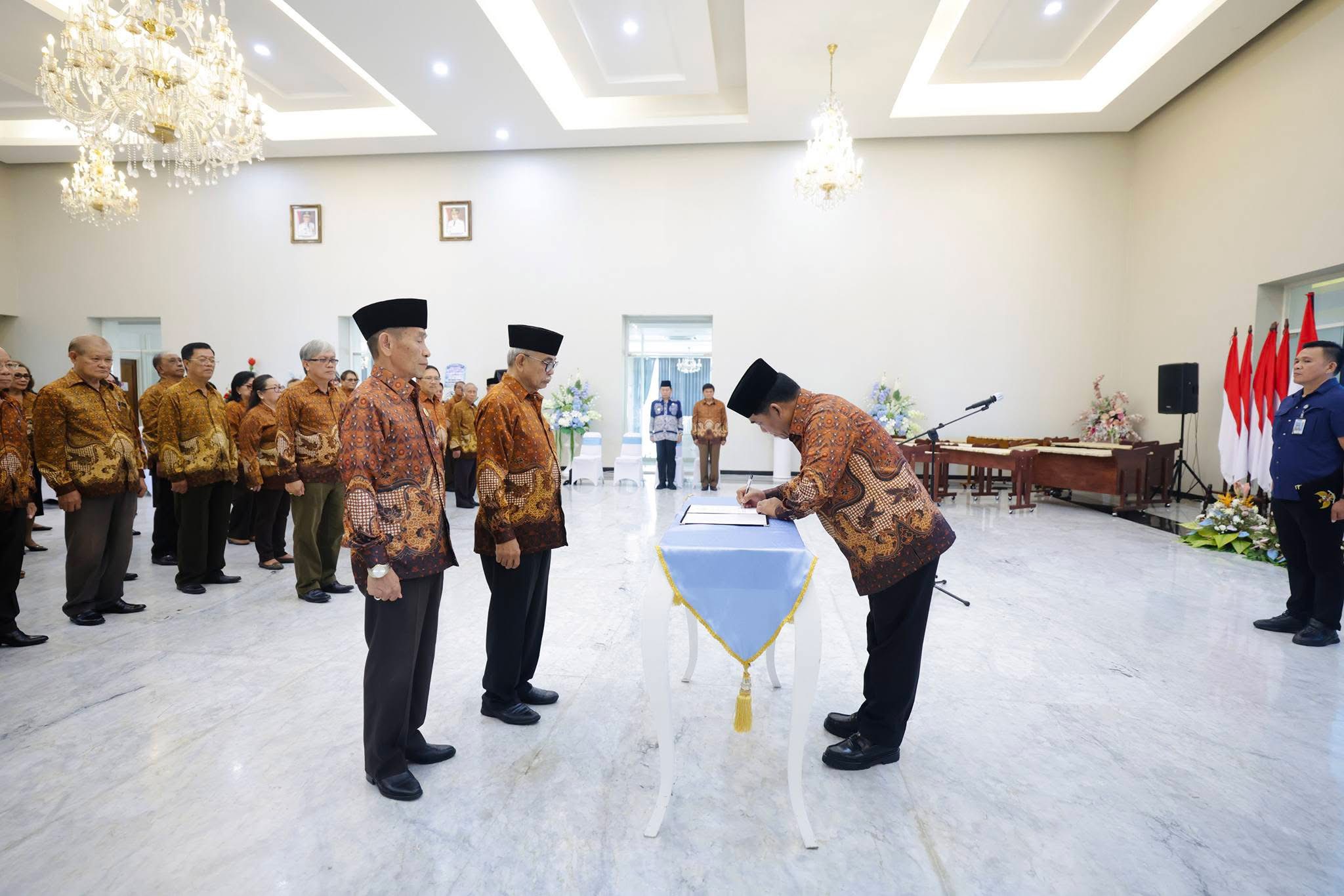 Pelantikan pengurus PWRI Sulut di Wisma Negara Bumi Beringin, Manado, Jumat (6/3). 