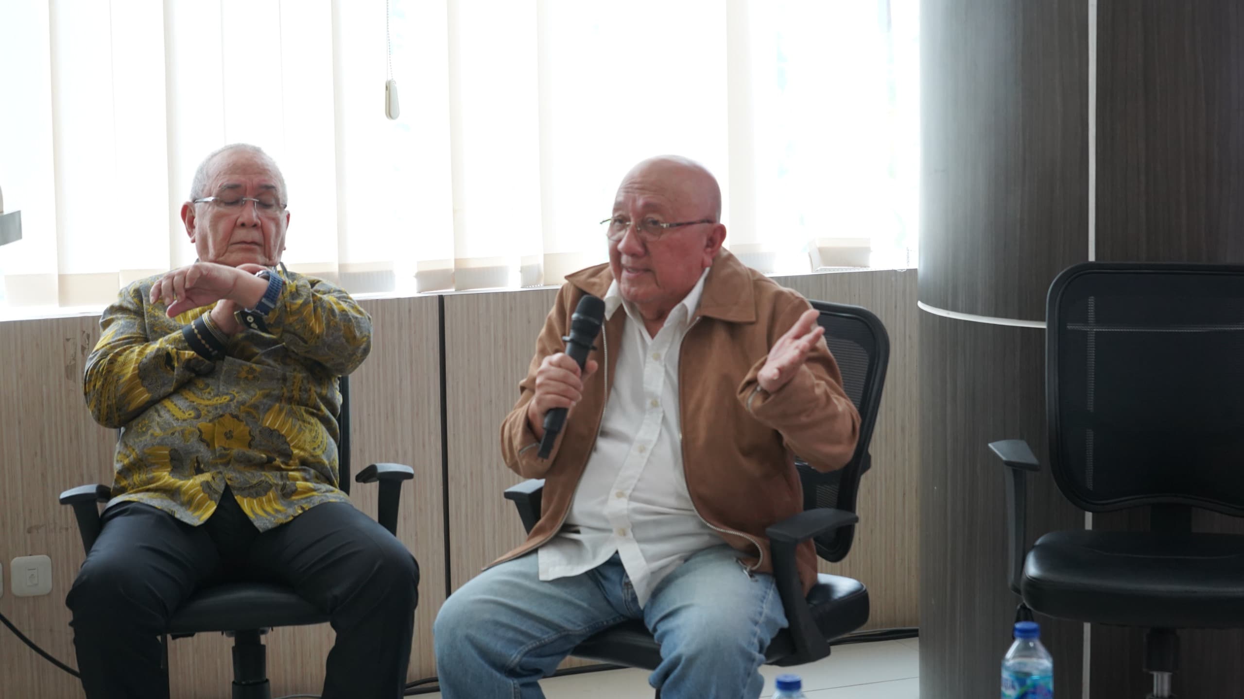 Willy Rawung (kanan)