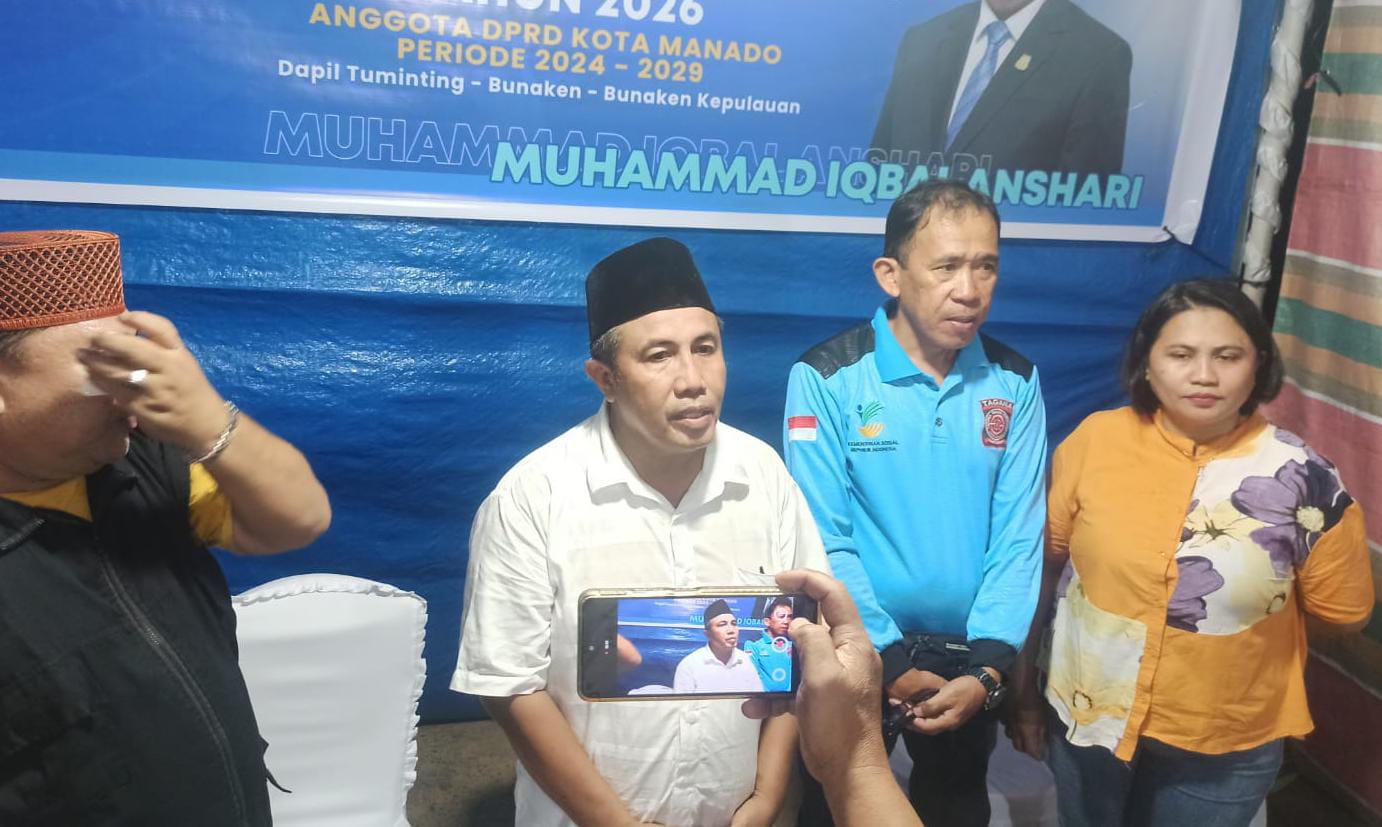 Anggota DPRD Kota Manado, Muhammad Iqbal Anshari saat diwawancarai di sela-sela kegiatan reses.