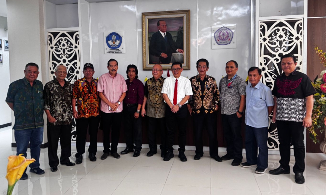 Tim Majelis Keluarga Besar Permesta saat diterima Rektor Unsrat 