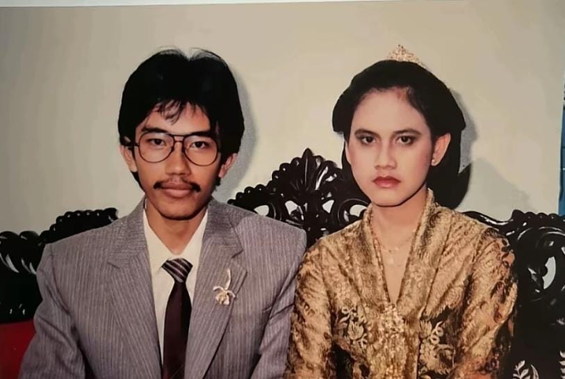 Foto pernikahan Jokowi dan Iriana Jokowi tahun 1986.
