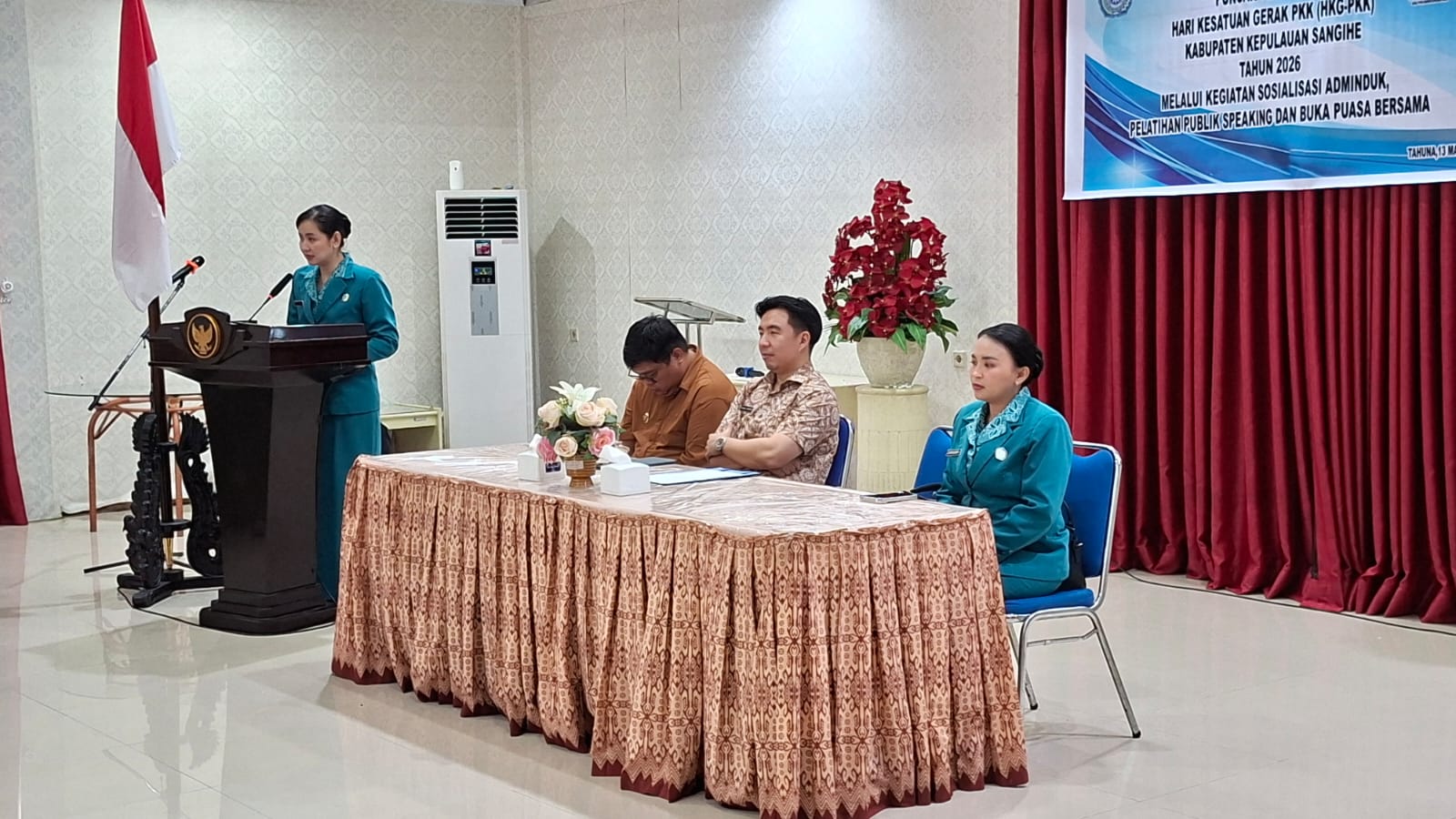 Puncak peringatan Hari Kesatuan Gerak PKK ke-54 yang digelar di gedung serbaguna Rumah Jabatan Bupati, Jumat (13/3/26).