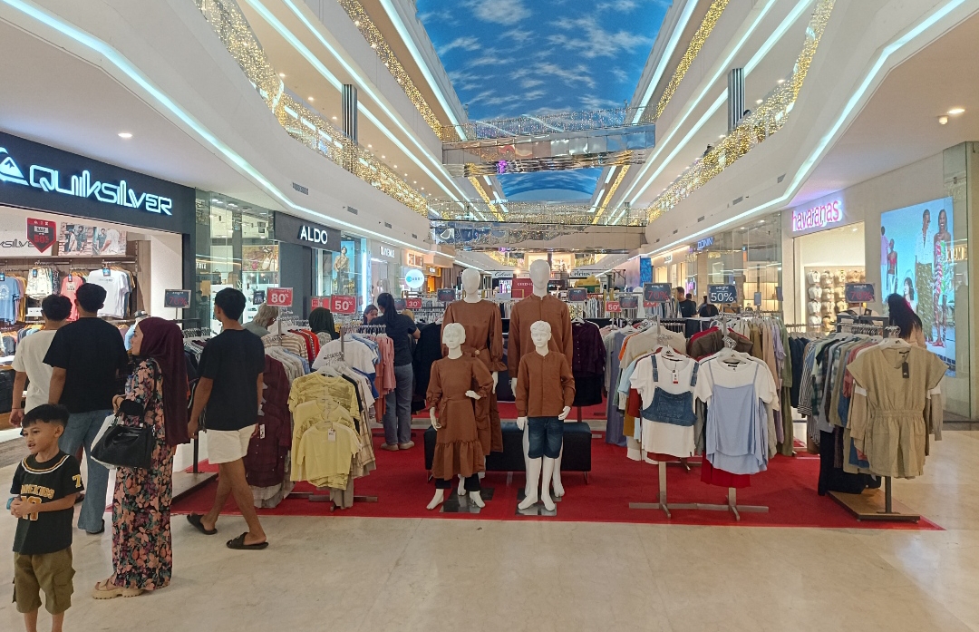 Suasana Bazaar Ramadhan yang ada di atrium Mantos 3
