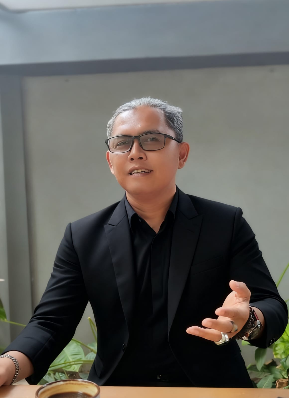 Vebry Tri Haryadi, Praktisi Hukum, Mantan Jurnalis