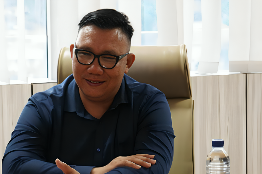 Manajer IT KSSB Petrix Sambouw menilai digitalisasi menjadi langkah penting untuk meningkatkan pelayanan dan efisiensi koperasi, disampaikan dalam FGD di Manado Post (13/3).
