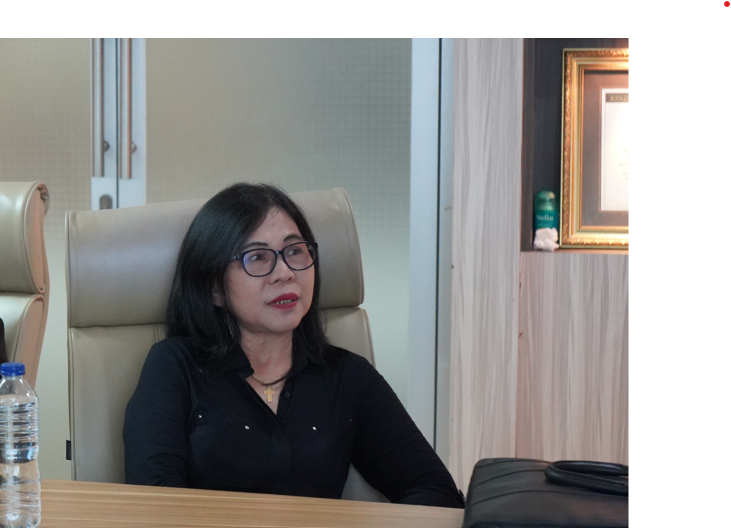 Bendahara KSSB Silvana Tombokan menegaskan pentingnya transparansi keuangan sebagai fondasi utama dalam pengembangan koperasi, disampaikan dalam FGD di Manado Post (13/3).