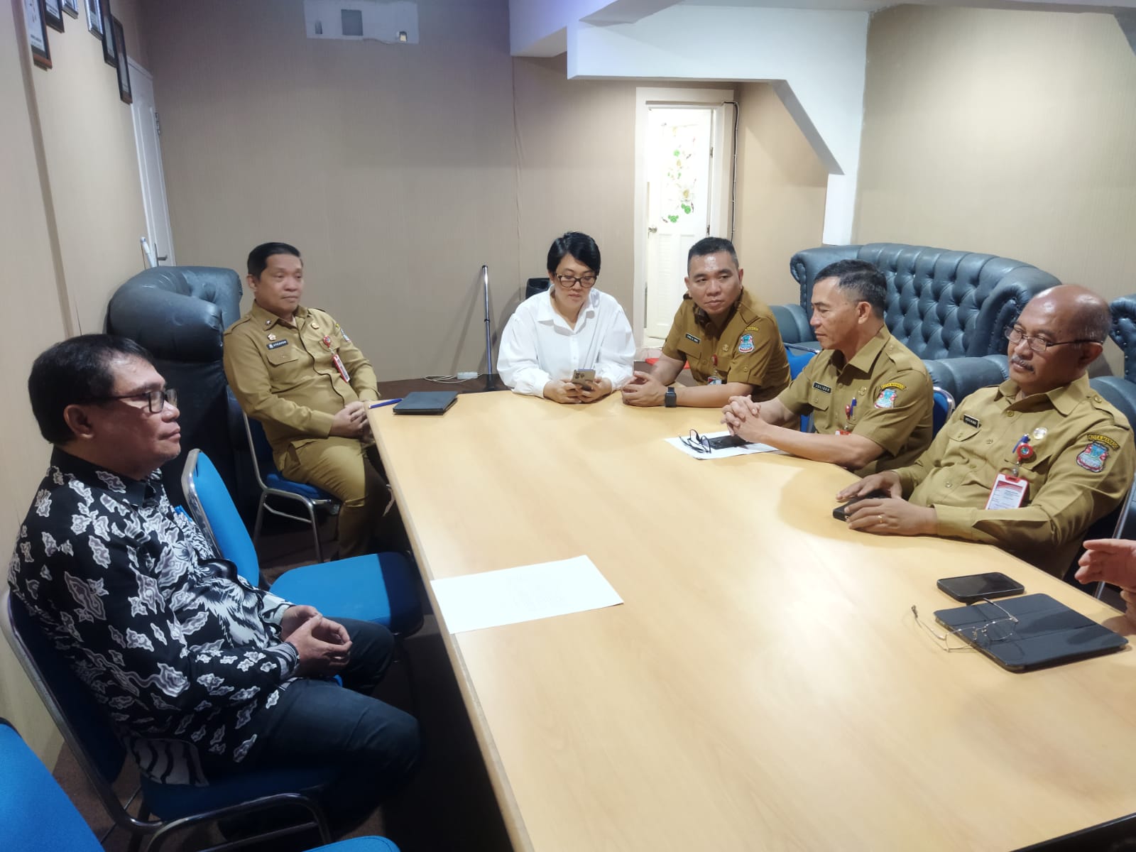Suasana proses klarifikasi kepada Kepala Dinas Tenaga Kerja, Senin (16/3) di ruang Asisten 3 Pemkot Manado