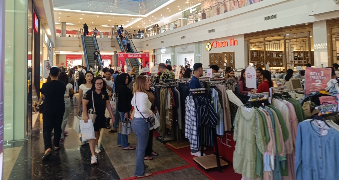 Ramainya pengunjung yang datang ke Mantos saat Bazaar Ramadhan