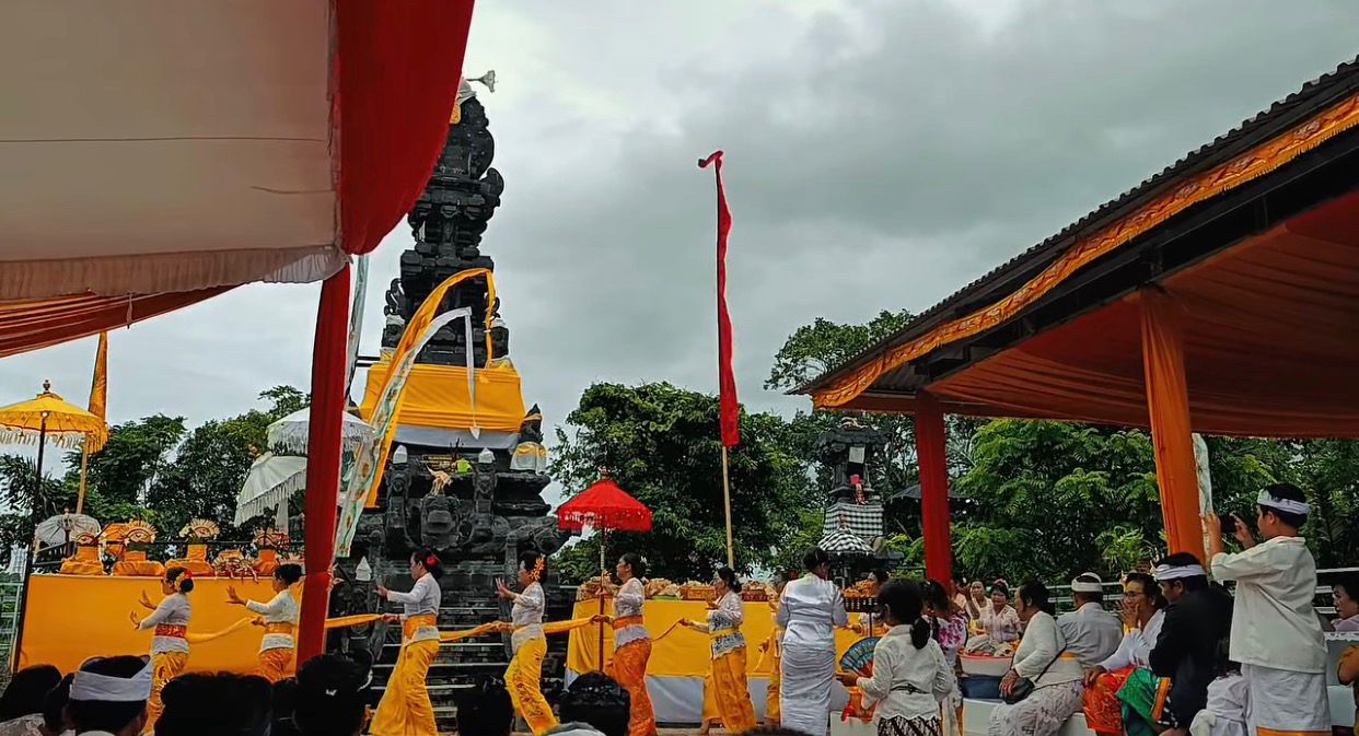 Upacara Melasti yang berlangsug di Pura Segara Tirtha Amertha Kelurahan Tongkaina Manado, rangkaian menyambut Hari Suci Nyepi Tahun Baru Saka 1948