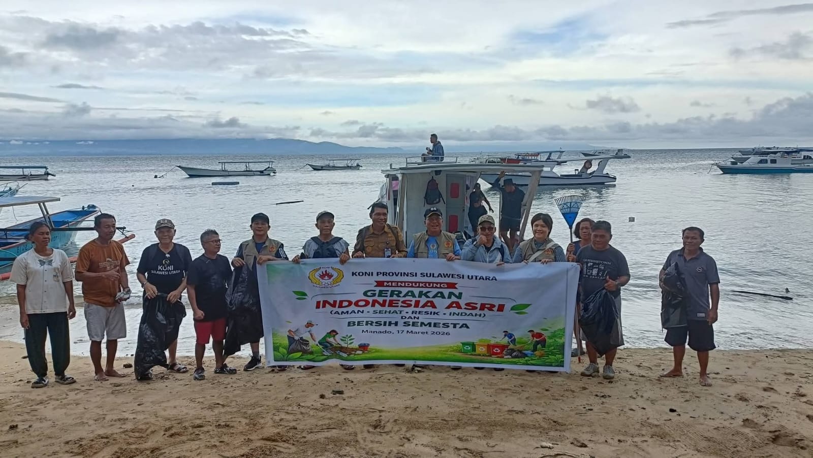 SATU KOMANDO: KONI Sulawesi Utara menunjukkan kepedulian terhadap lingkungan dengan menggelar aksi bersih-bersih di Kawasan Pantai Bunaken, Selasa (16/03/26). (Kredit Foto FB Jerry Waleleng) 