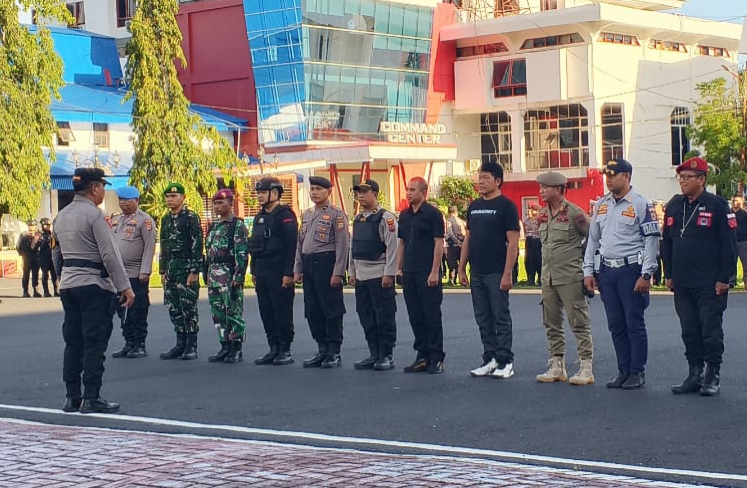 Apel kesiapan pengamanan Malam Takbiran Idul Fitri 1447 Hijriah, di Lapangan Kantor Wali Kota Bitung.(Dok Istimewa)