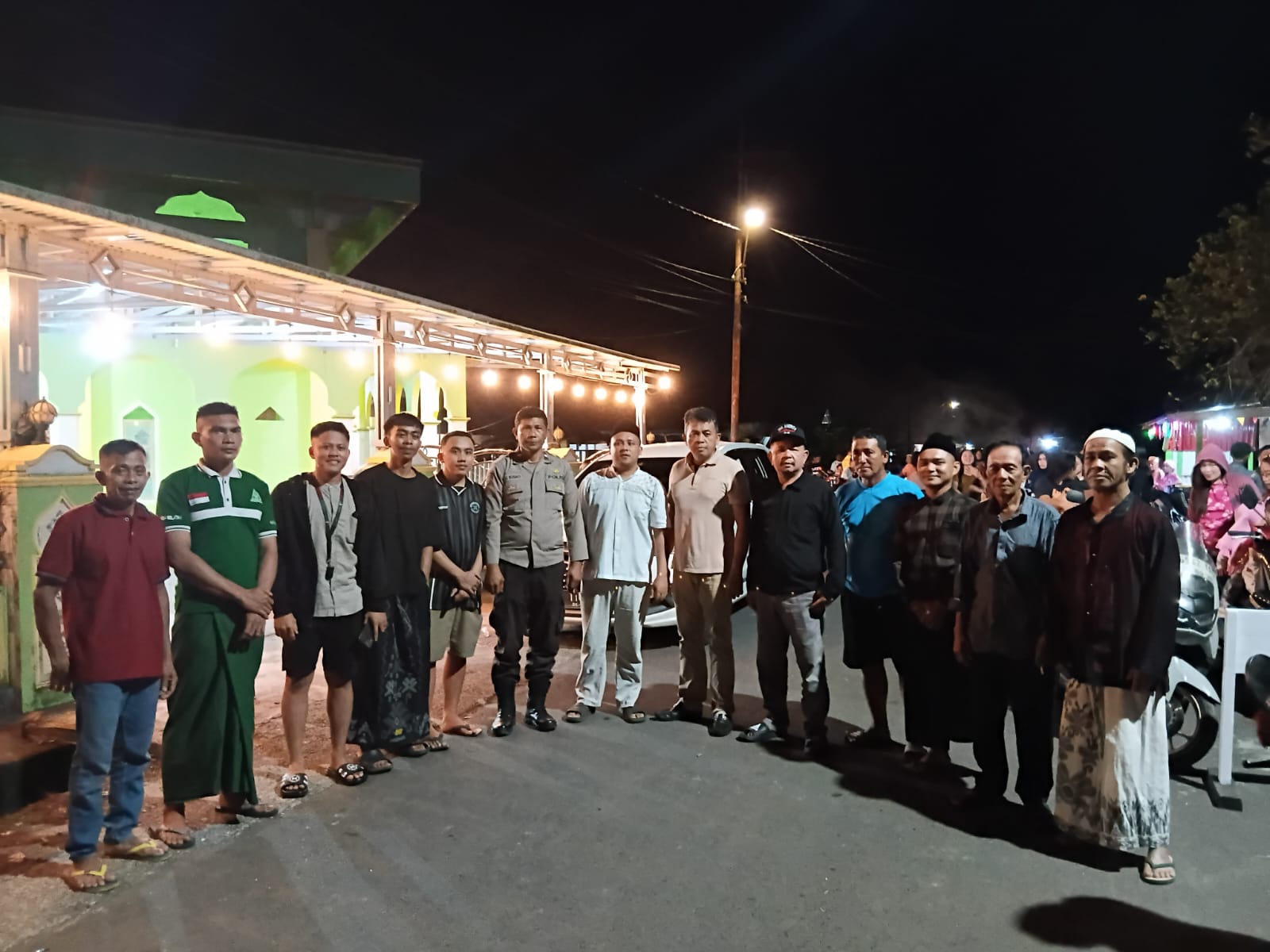 Masyarakat Muslim di Desa Sapa, Kecamatan Tenga, Kabupaten Minahasa Selatan (Minsel), menggelar kegiatan Takbir Keliling yang dikawal oleh anggota Polsek Tenga serta unsur TNI, Jumat (20/03/2026).