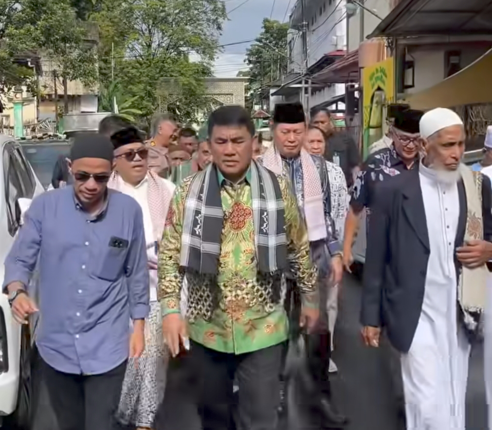 Gubernur Yulius Selvanus bersama jajarannya saat menghadiri Tradisi Iwadh di kota Manado