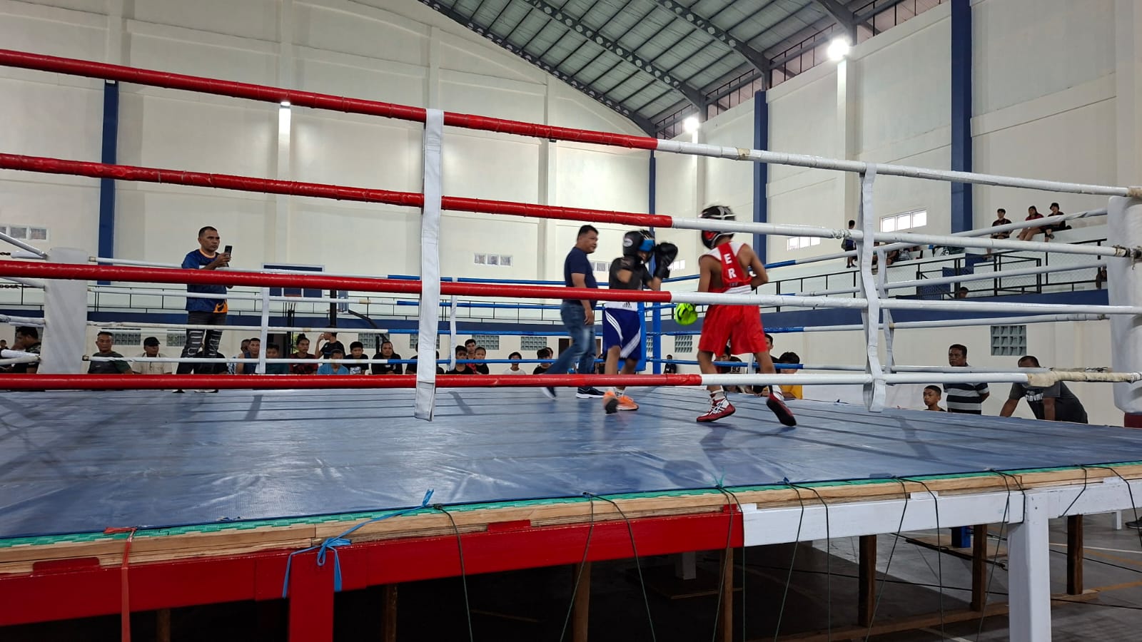 Arena Tinju GOR Manente Kabupaten Sangihe. 