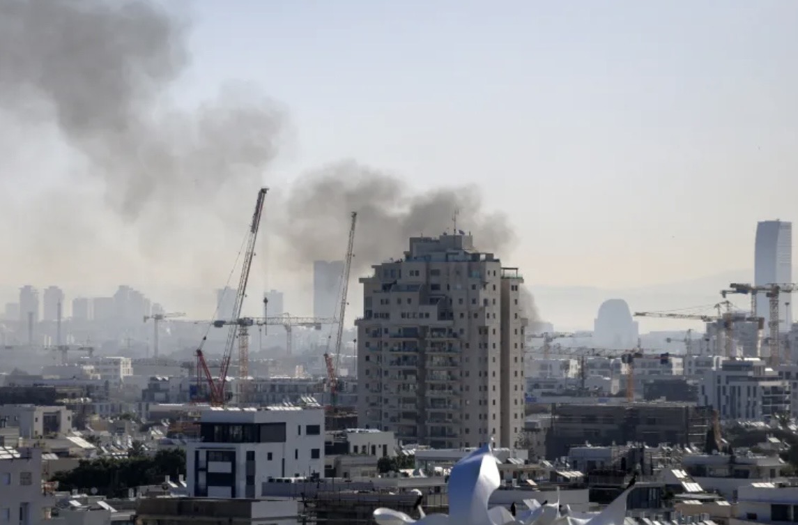 Tel Aviv diserang rudal Iran