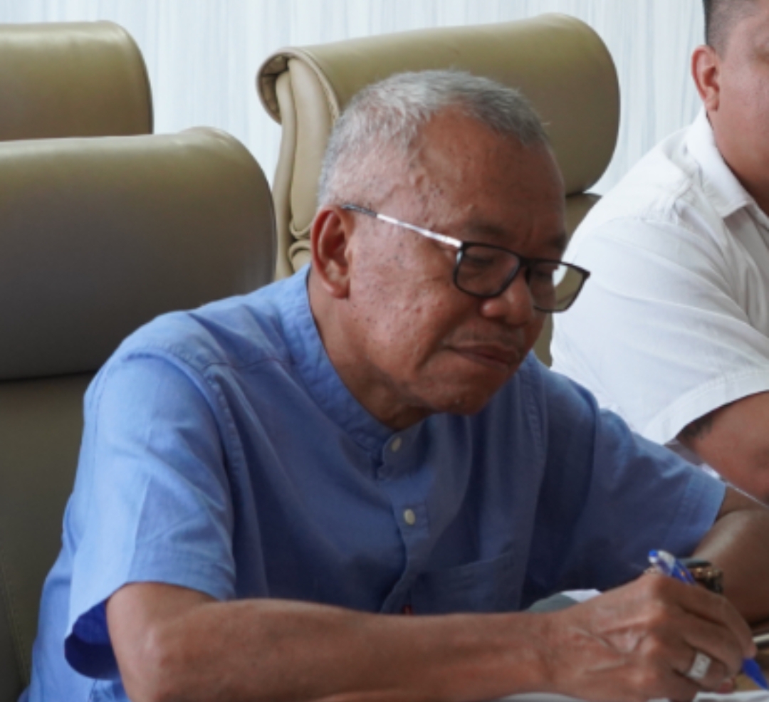 Ketua Dekopinda Boltara Reky Posumah saat FGD di Grha Pena Manado Post, belum lama ini. 