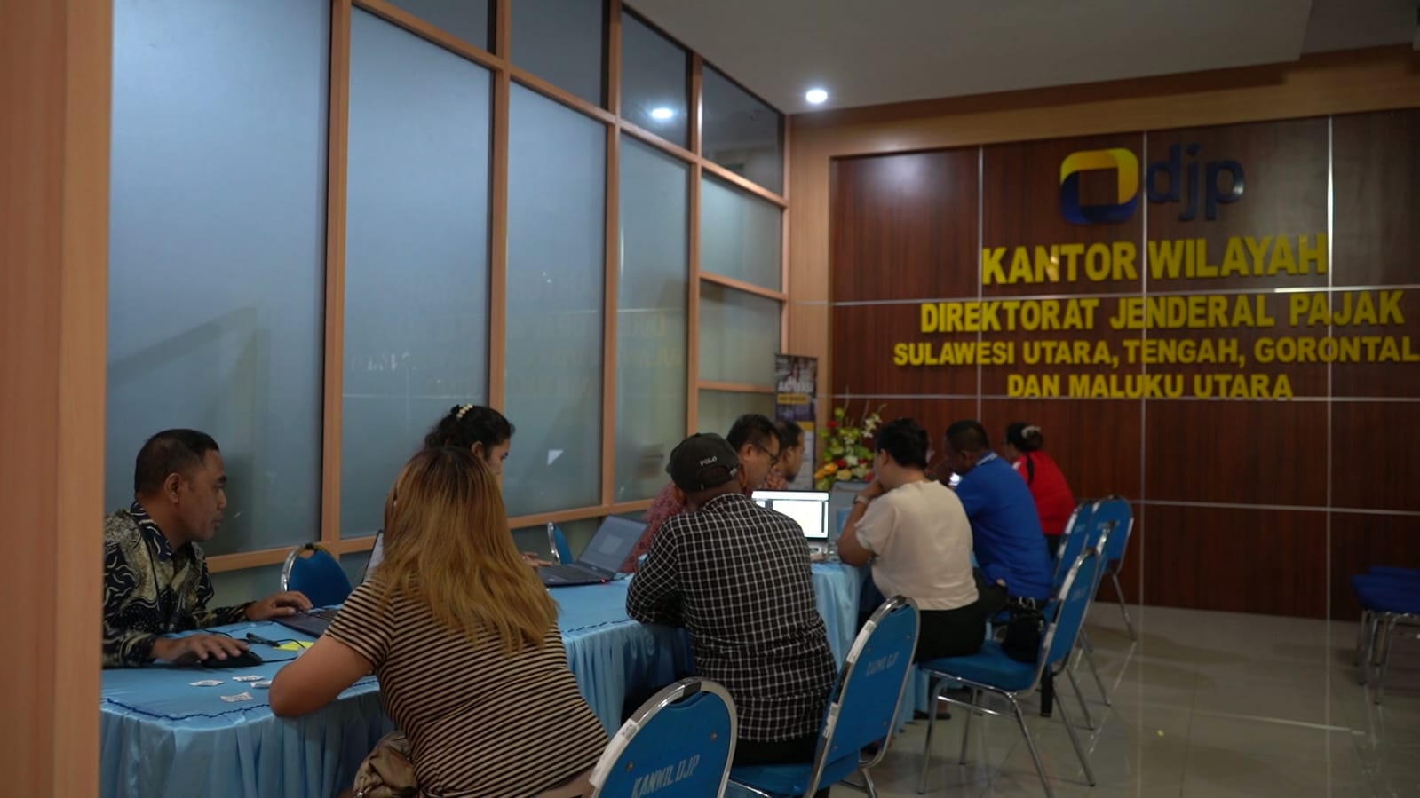 Layanan pelaporan SPT di Kantor DJP Suluttenggomalut. 