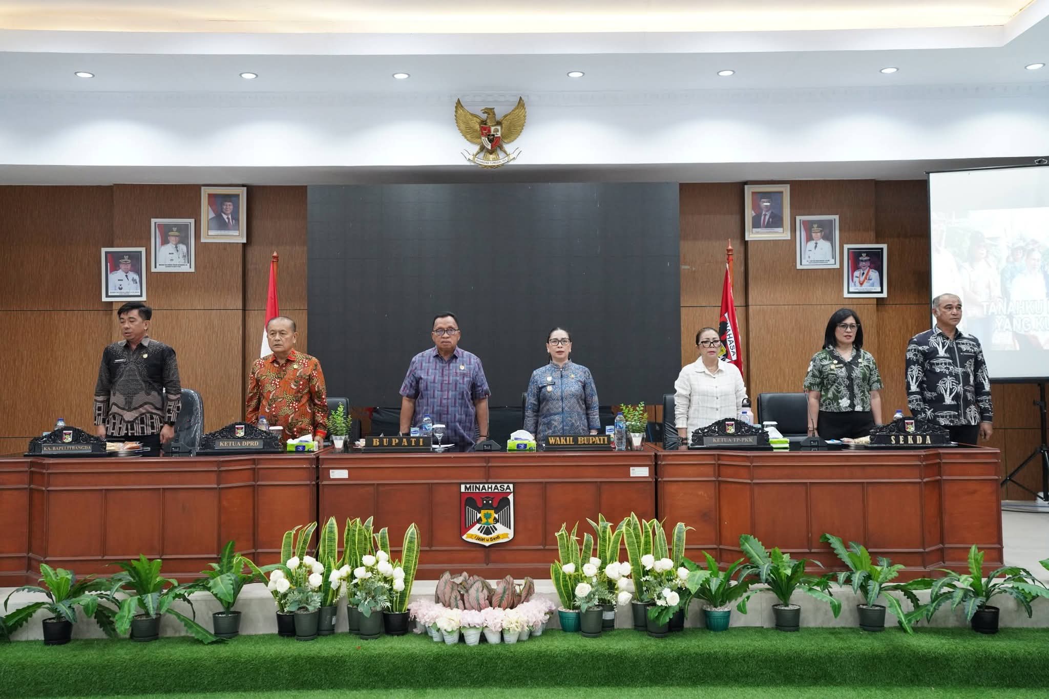 DIBUKA: Bupati Robby Dondokambey didampingi Wakil Bupati Va da Sarundajang saat membuka Musrenbang RKPD 2027, di Ruang Sidang Kantor Bupati, Jumat (27/6/2026).