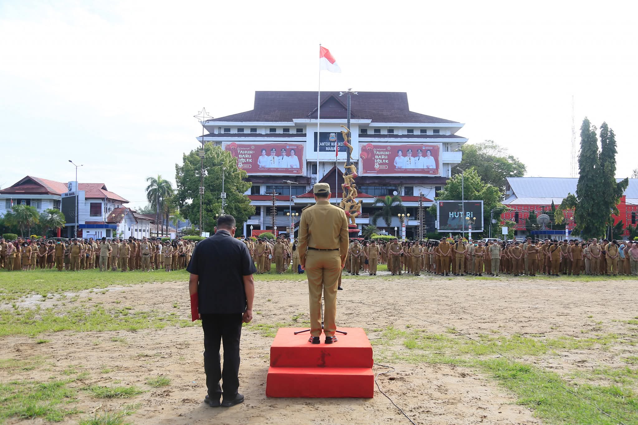 ASN Pemkot Manado saat apel bersama yang dipimpin Wali Kota di Lapangan Sparta Tikala