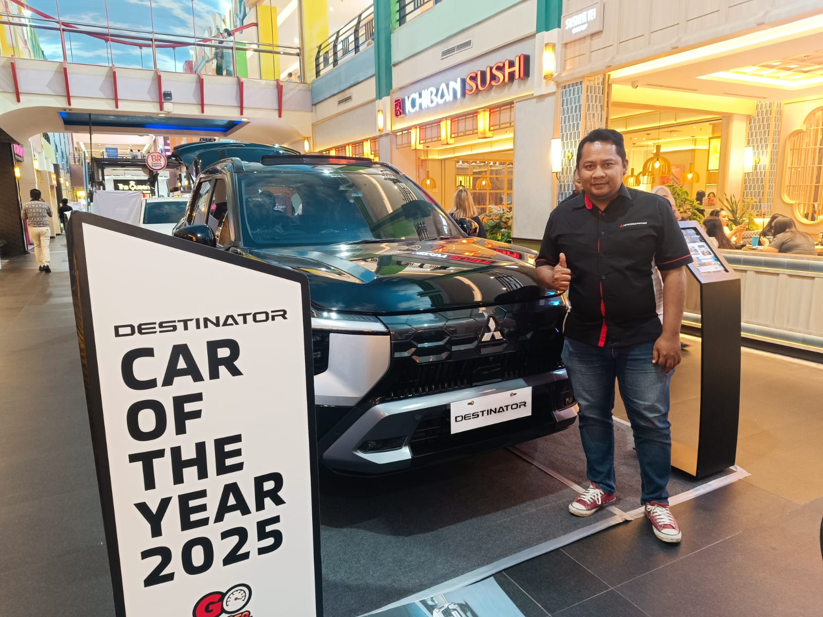 Mobil dari Mitsubishi gagah di atrium Mantos 1