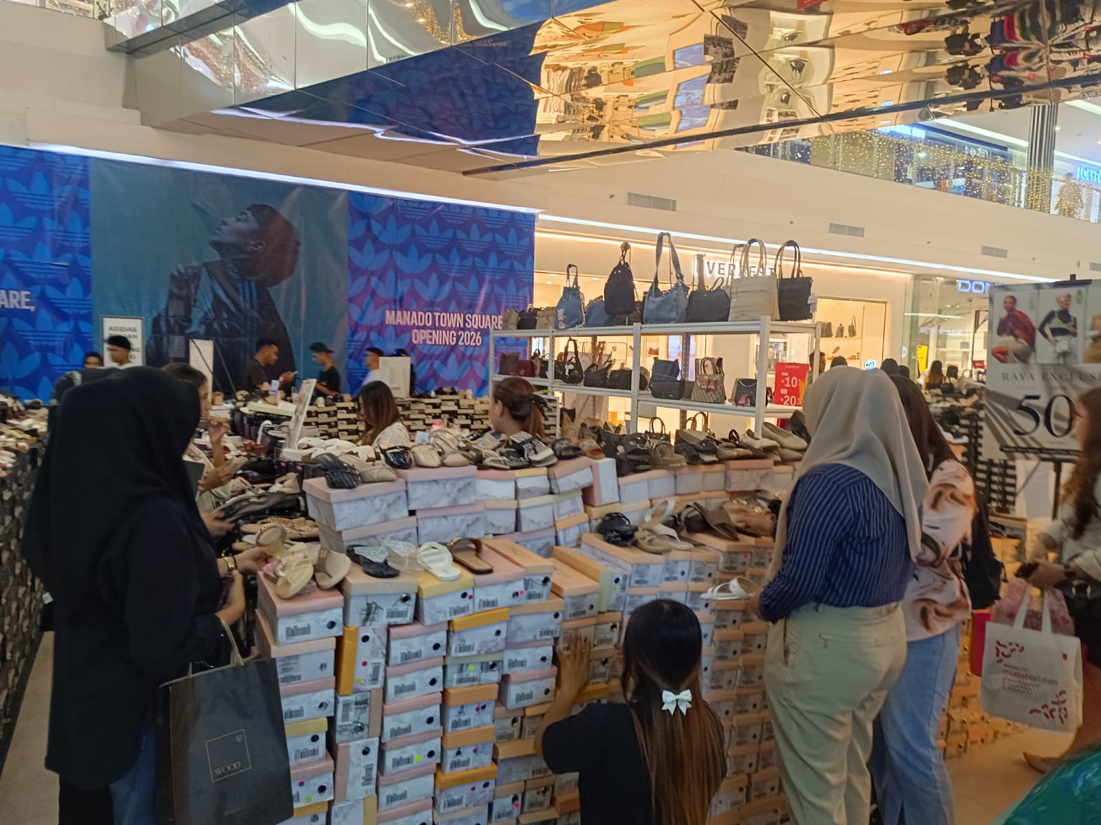 Bellagio, Gosh, Rotelli saat Bazaar Ramadhan di Mantos 3