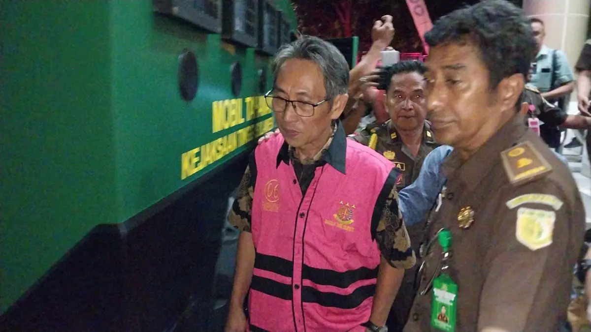 Proses penahanan oleh Kejati Sulut terhadap para tersangka dugaan korupsi dana bantuan korban bencana Gunung Ruang Sitaro