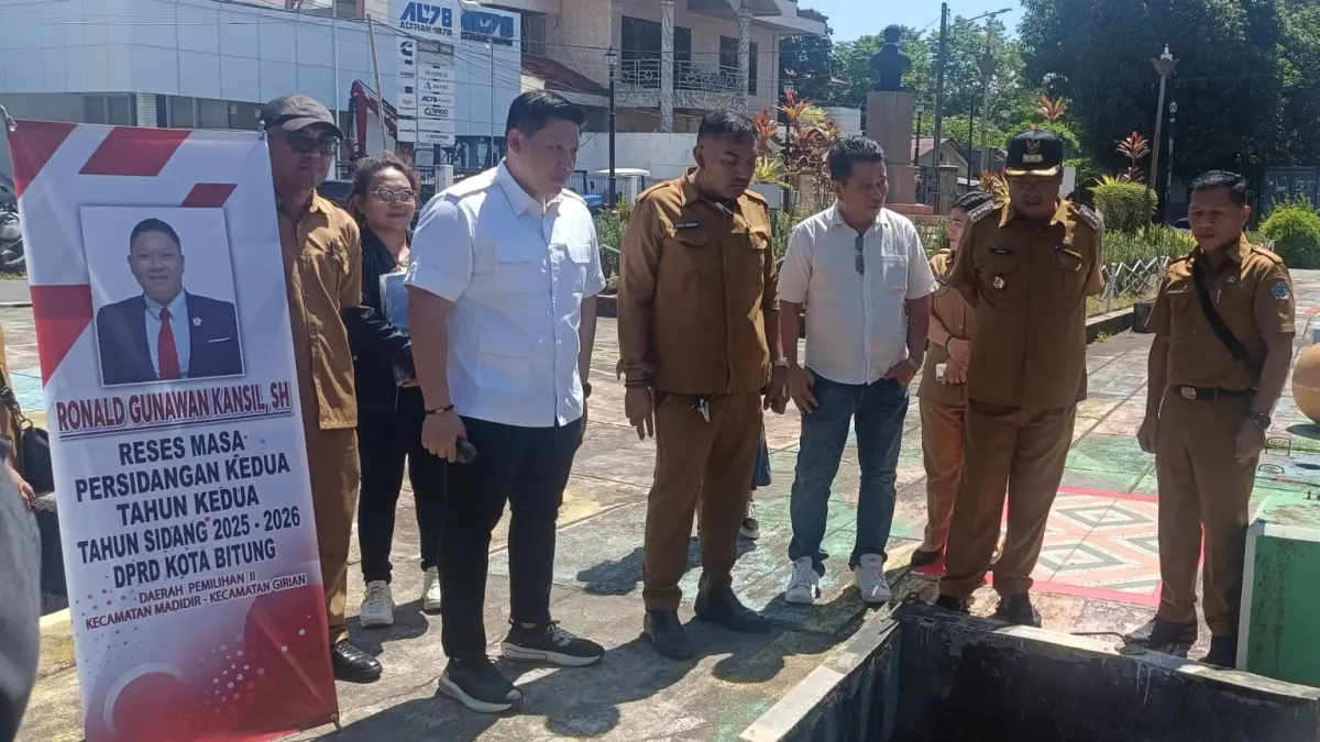 Wakil Ketua DPRD Kota Bitung Ronald Gunawan Kansil saat blusukan di daerah pemilihan Madidir dan Girian.(Dok Istimewa)