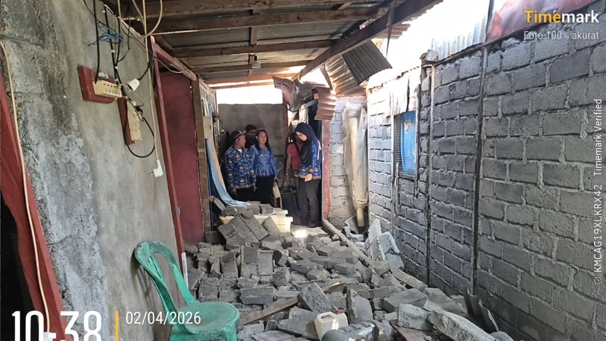 Nampak rumah warga di Kelurahan Bitung Barat I Kecamatan Maesa Kota Bitung yang terdampak gempa.(FB: Kecamatan Maesa)