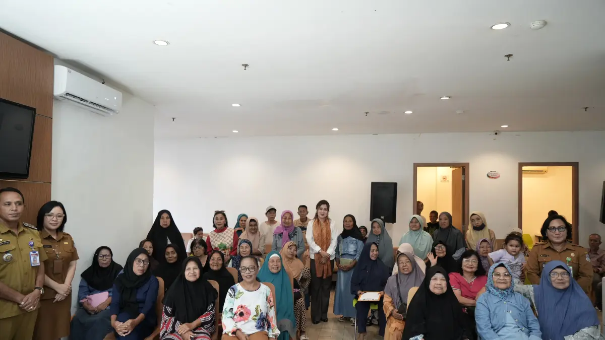 Reses anggota DPRD Sulut Irene Pinontoan.
