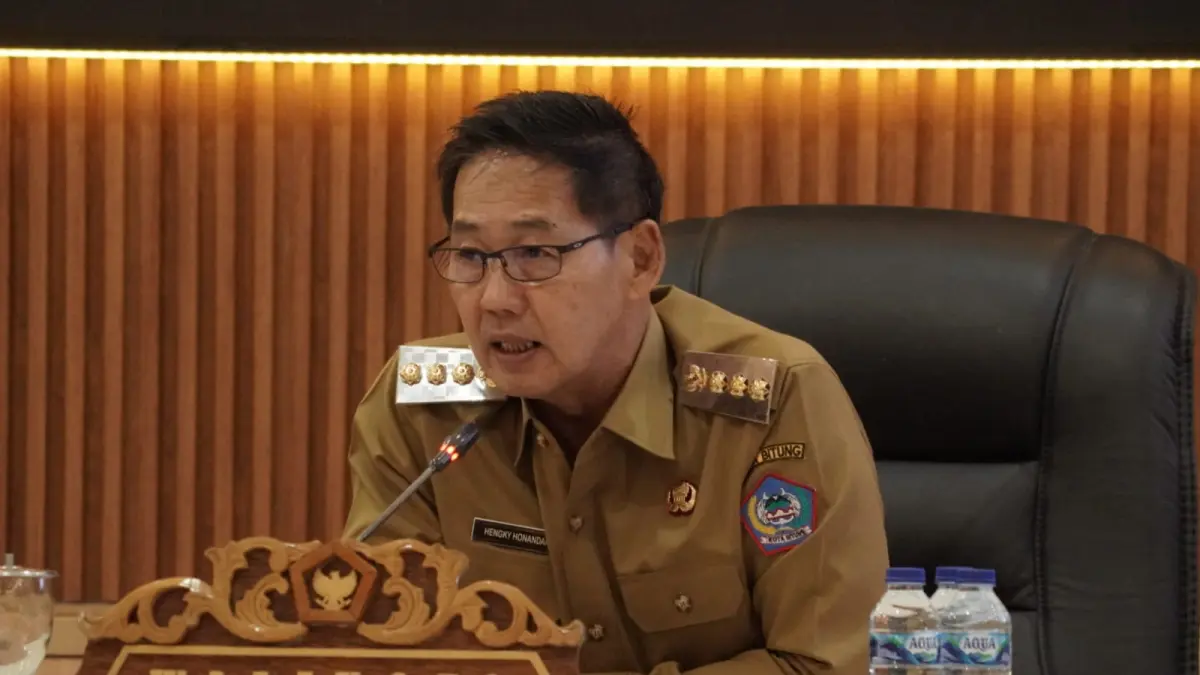 Wali Kota Bitung Hengky Honandar SE