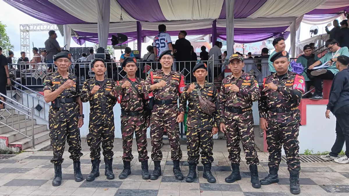 TOLERANSI: Pasukan Ansor dan Banser Manado saat ikut dalam pengamanan 100 Tahun dan Selebrasi Paskah Pemuda GMIM di Lapangan Sparta Tikala, Senin (6/4)