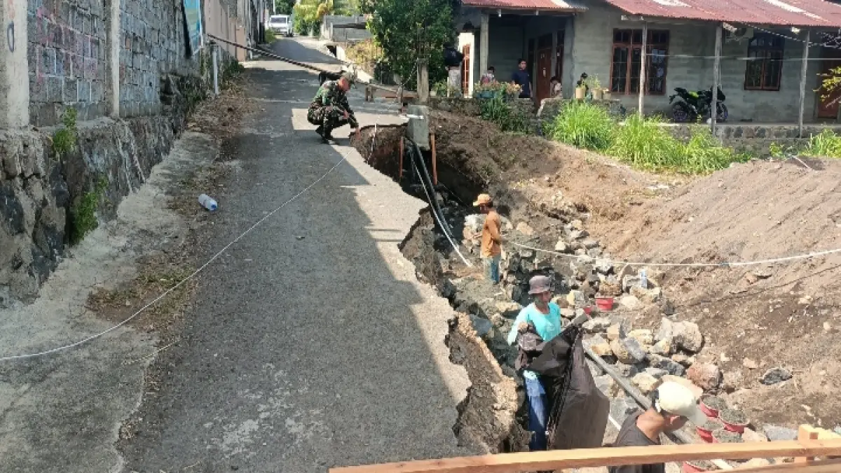 Pekerjaan pembangunan jembatan beton di Girian Indah.(Dok Istimewa)