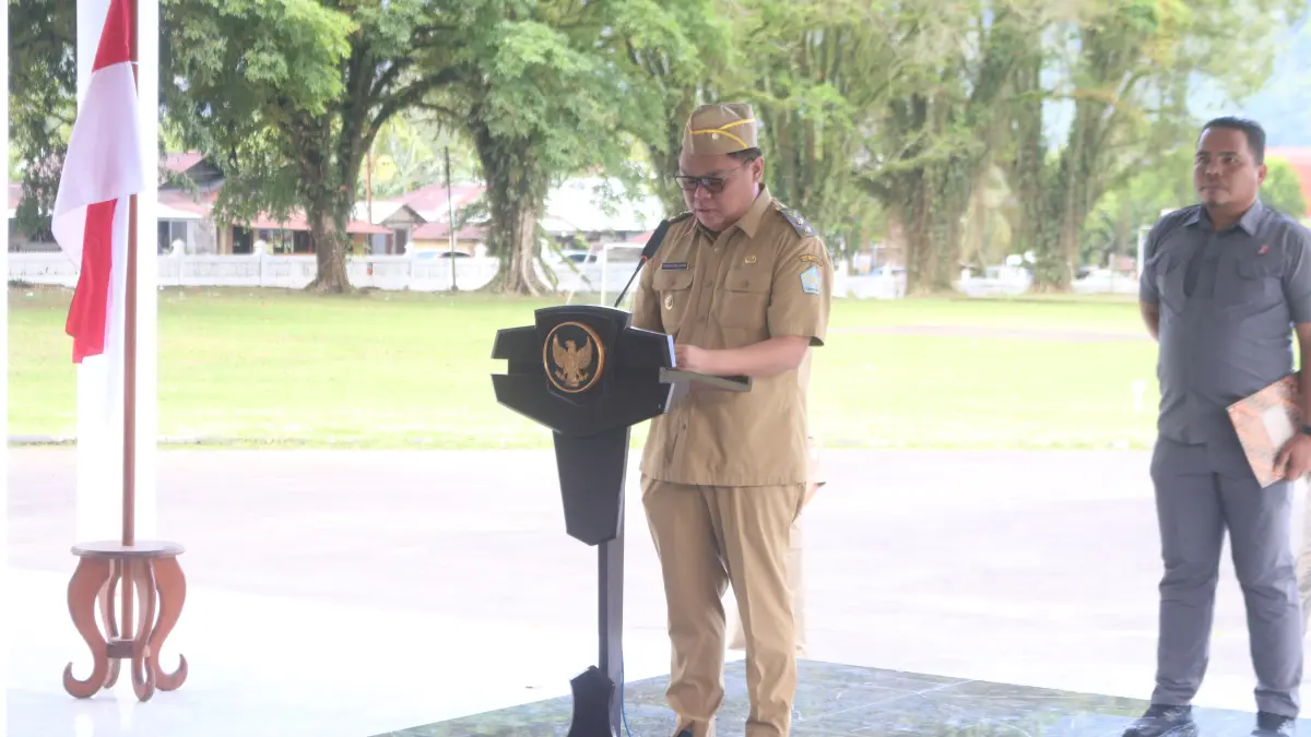Wabup Tendris Bulahari saat memimpin apel perdana bulan April, bertempat di pendopo rumah jabatan Bupati, Selasa (07/04/26).