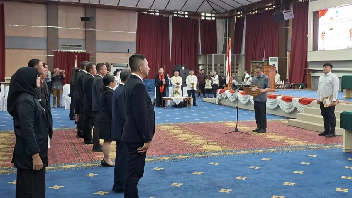 Suasana pelantikan 39 pejabat di Lingkungan Pemerintah Kota Manado oleh Wakil Wali Kota, Rabu (8/4) di Ruang Serbaguna Pemkot