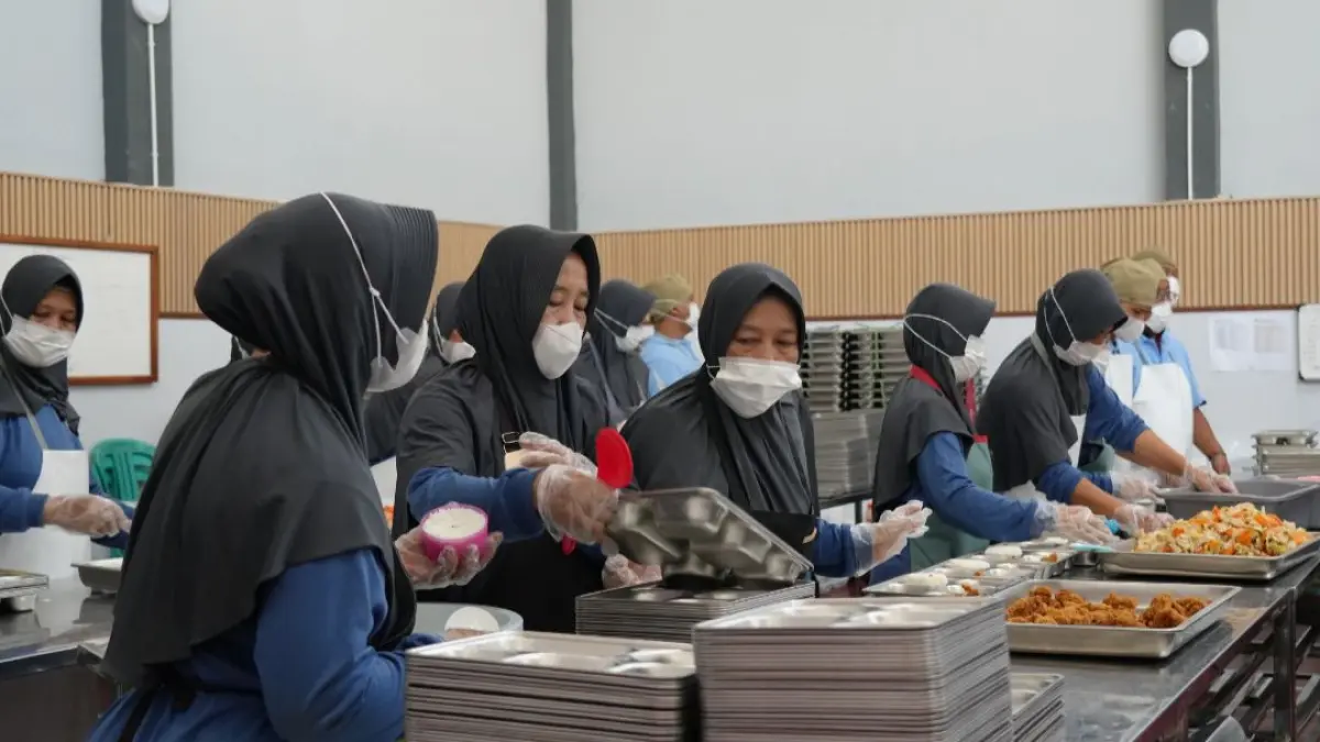 TEGAS: Terlihat suasana dapur MBG yang memang harus sesuai standar.
