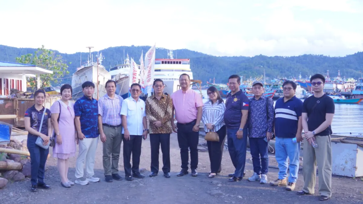 Wali Kota Bitung Hengky Honandar menerima kunjungan Wali Kota Juanito Inojales bersama investor Filipina.(Dok Istimewa)