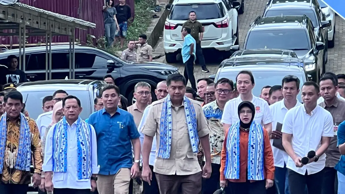 Menteri Perumahan dan Kawasan Permukiman (PKP) Maruarar Sirait bersama Menteri Dalam Negeri Tito Karnavian dan Gubernur Sulut Yulius Selvanus, kunjungan lapangan ke Perumahan JCHome Koka, Kecamatan Tombulu, Kabupaten Minahasa, Kamis (9/04/2026). Disambut langsung oleh pengembang JCHome Koka, Cliff Nicolaas.