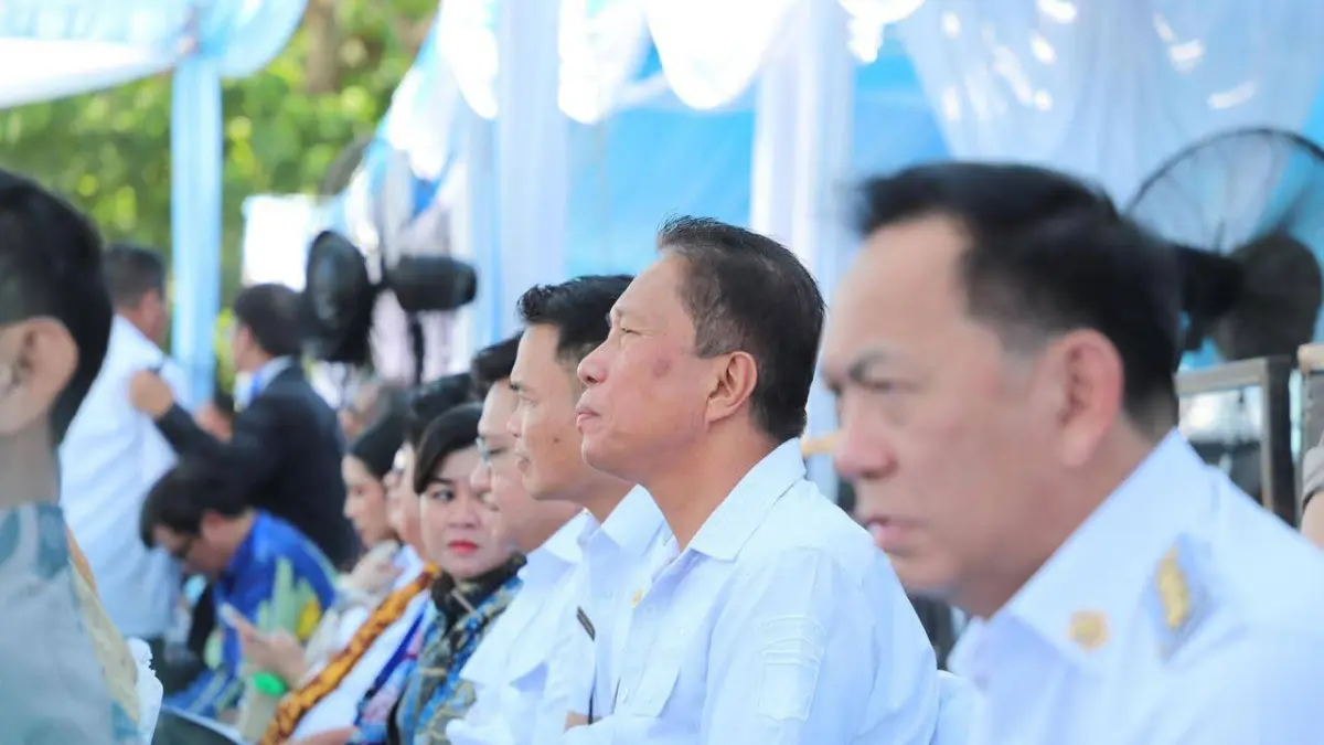 KHUSYUK: Kegiatan Paskah Nasional Gereja-gereja di Sulawesi Utara yang digelar di kawasan Pohon Kasih, Megamas, Manado, Rabu (8/4).
