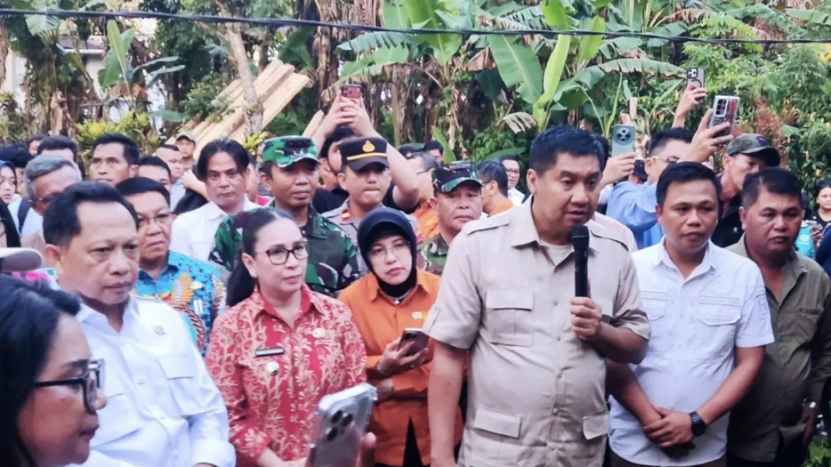 Menteri Perumahan dan Kawasan Permukiman (PKP), Maruarar Sirait, bersama Menteri Dalam Negeri (Mendagri) Tito Karnavian sambangi kampung halaman Presiden RI Prabowo Subianto di Langowan Minahasa. 
