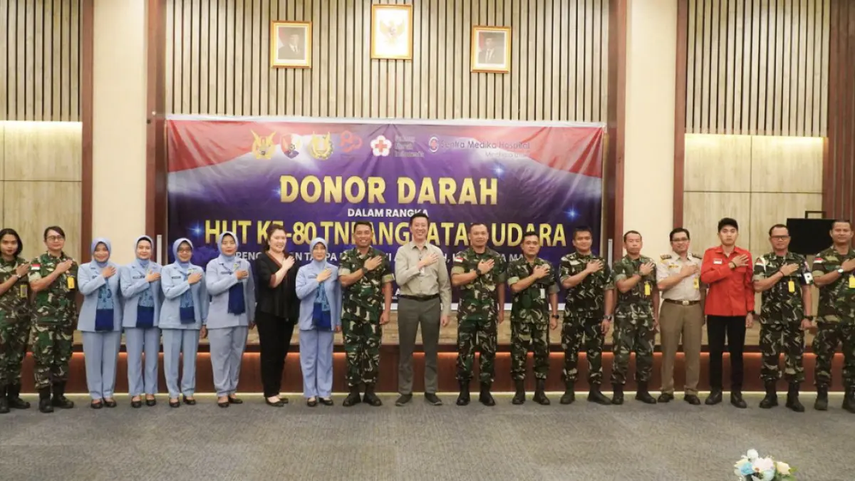Sentra Medika Hospital Minahasa Utara bersama TNI Angkatan Udara dalam kegiatan donor darah.