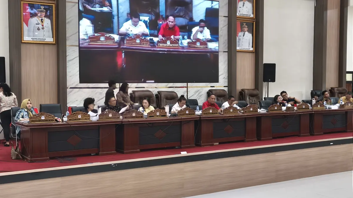 Suasana pembahasan LKPJ Wali Kota tahun anggaran 2025 atara Panitia Khusus dengan sejumlah SKPD, Kamis (9/4) di ruang paripurna.