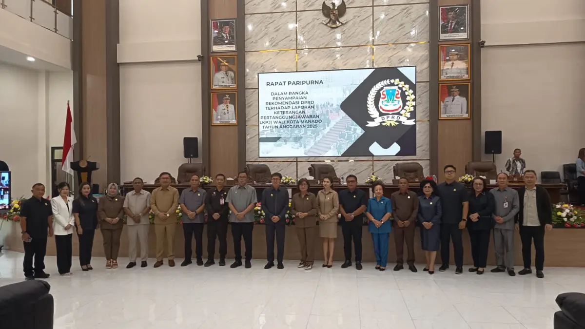 Foto bersama DPRD dan Pemerintah Kota Manado usai rapat pariprina