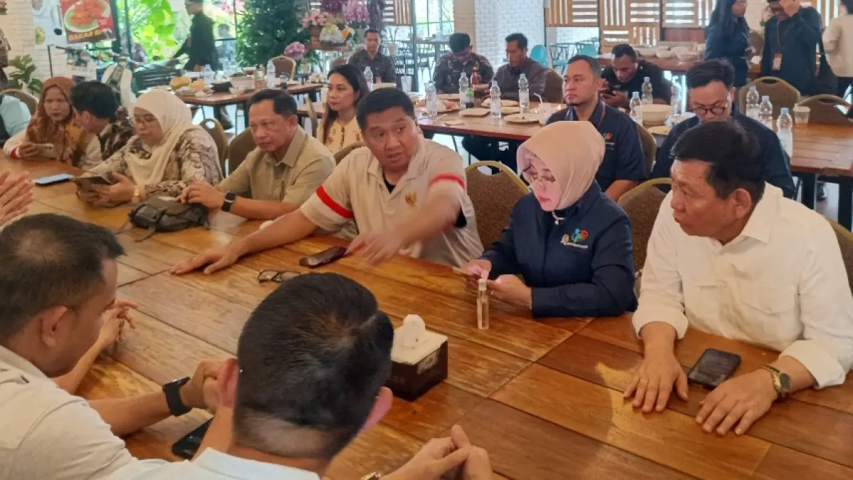 Menteri PKP Maruarar Sirait didampingi Mendagri Tito Karnavian saat berdialog bersama sekira 20 pengembang di Sulawesi Utara