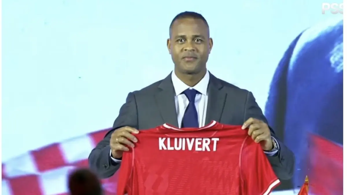 Patrick Kluivert saat diperkenalkan ke publik sebagai pelatih Timnas Indonesia di kawasan Senayan, Jakarta, Minggu (12/1/2025).