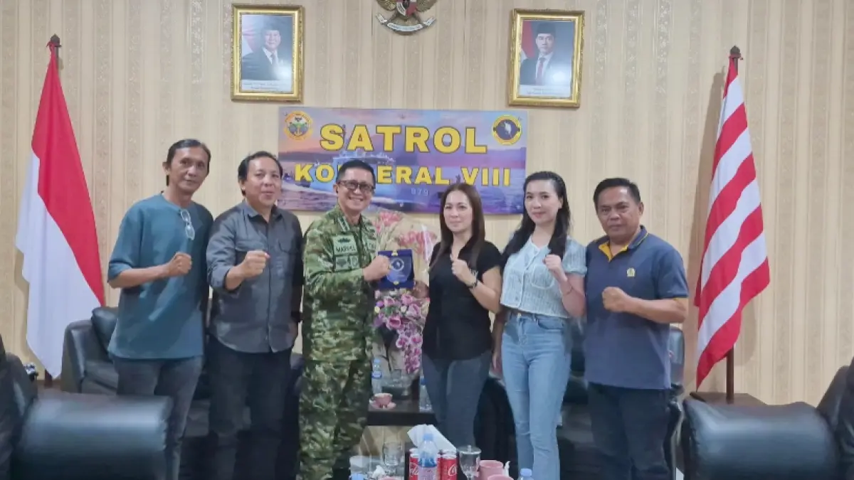 Pengurus PWI Sulut dipimpin Ketua Sintya Bojoh, saat bersilaturahmi dengan Komandan Satrol Komando Daerah Angkatan Laut (Kodaeral) VIII Kolonel Marvil Marfell Frits E.D, di Bitung, Jumat (10/04/2026). Dok istimewa 