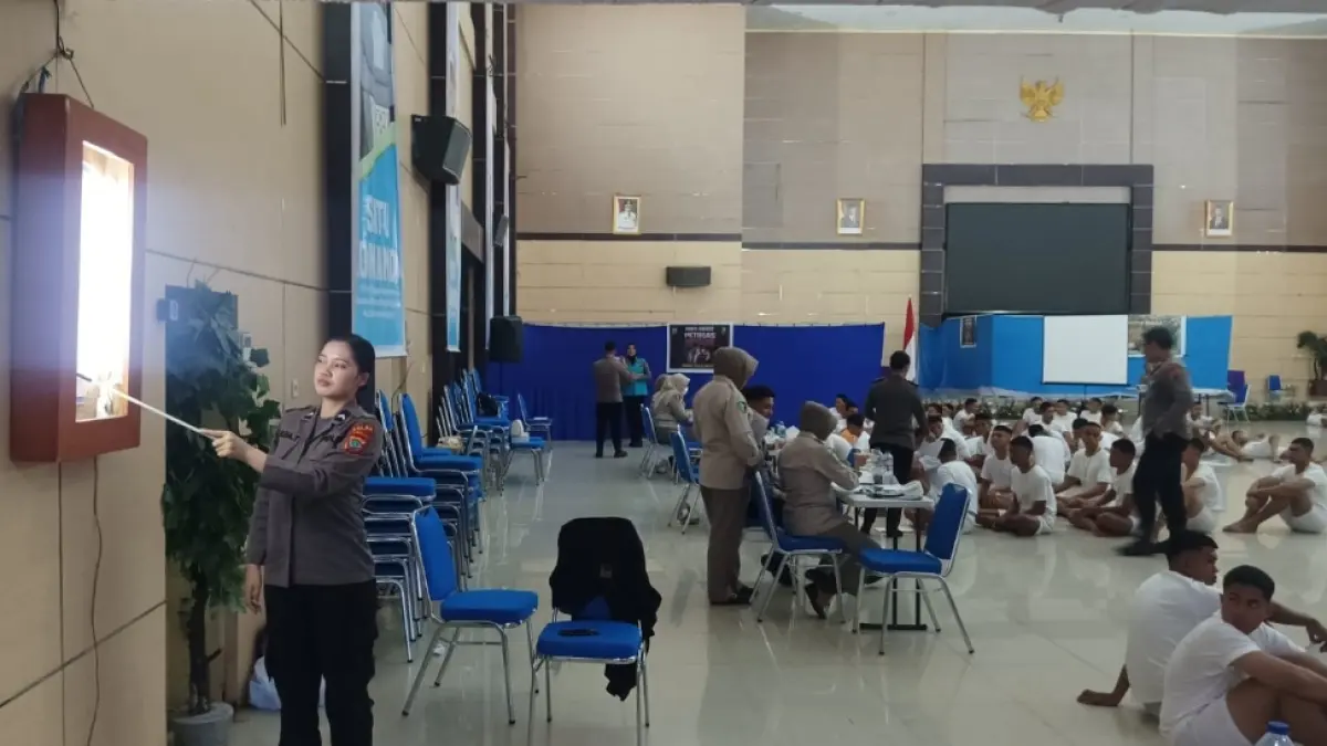 Proses seleksi pemeriksaan visus mata yang dilaksanakan Polda Sulut bagi para pelamar calon anggota Polri yang dilaksanakan di Graha Bumi Beringin 